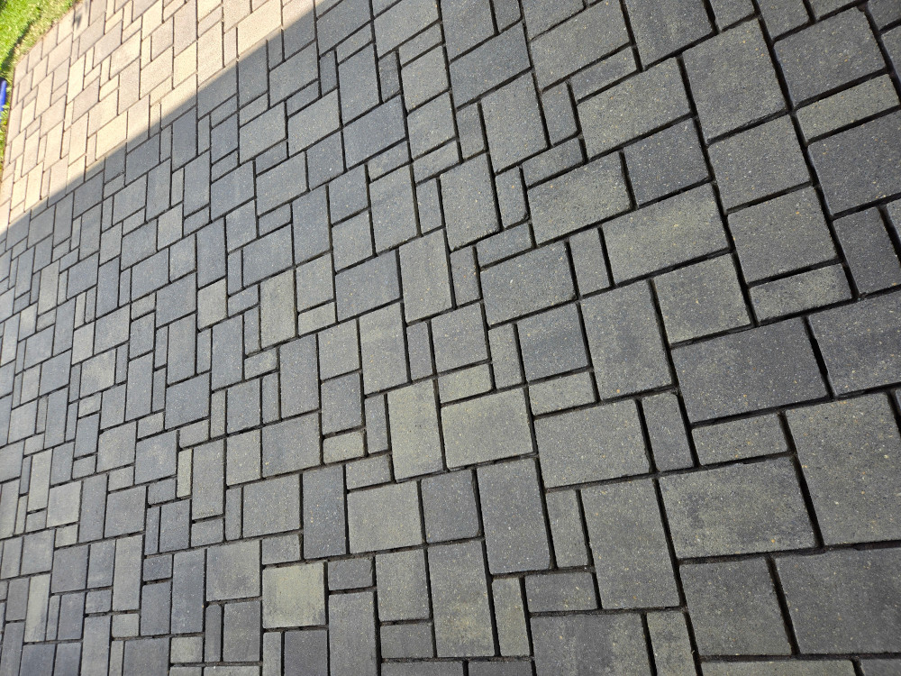 Variously sized tiles laid in a uniform pattern