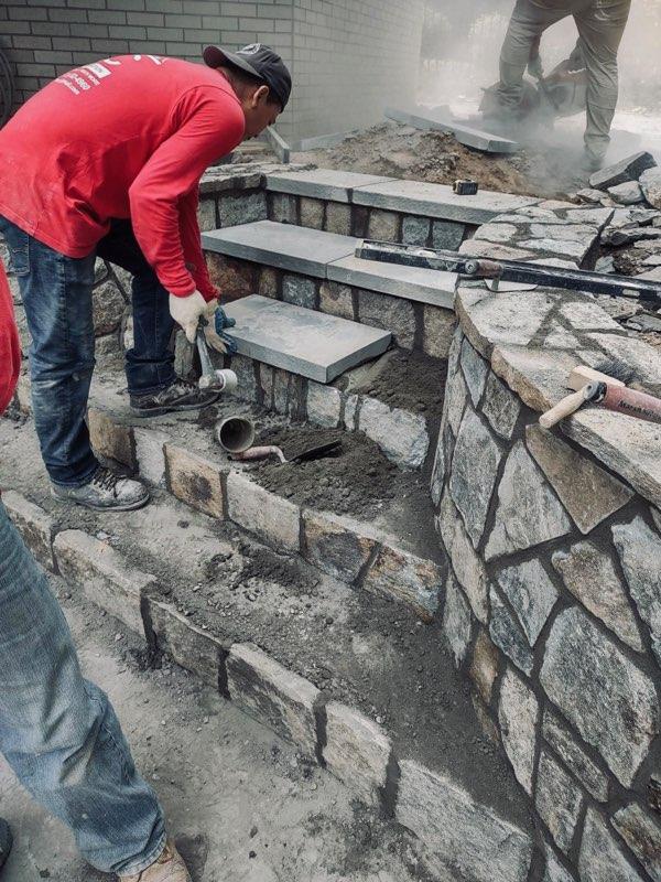 Laying concrete slabs